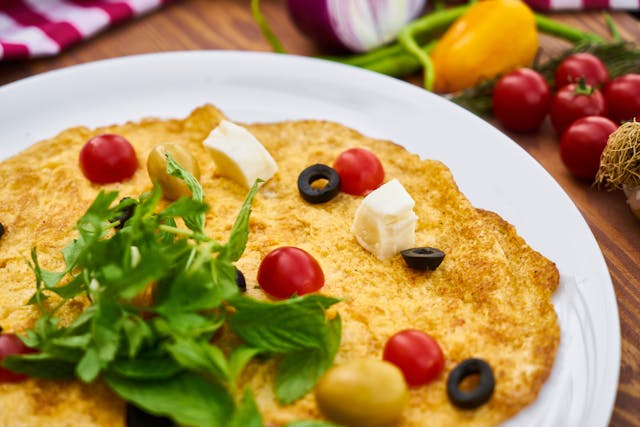 Protein-packed omelette for a low carb diet plan breakfast